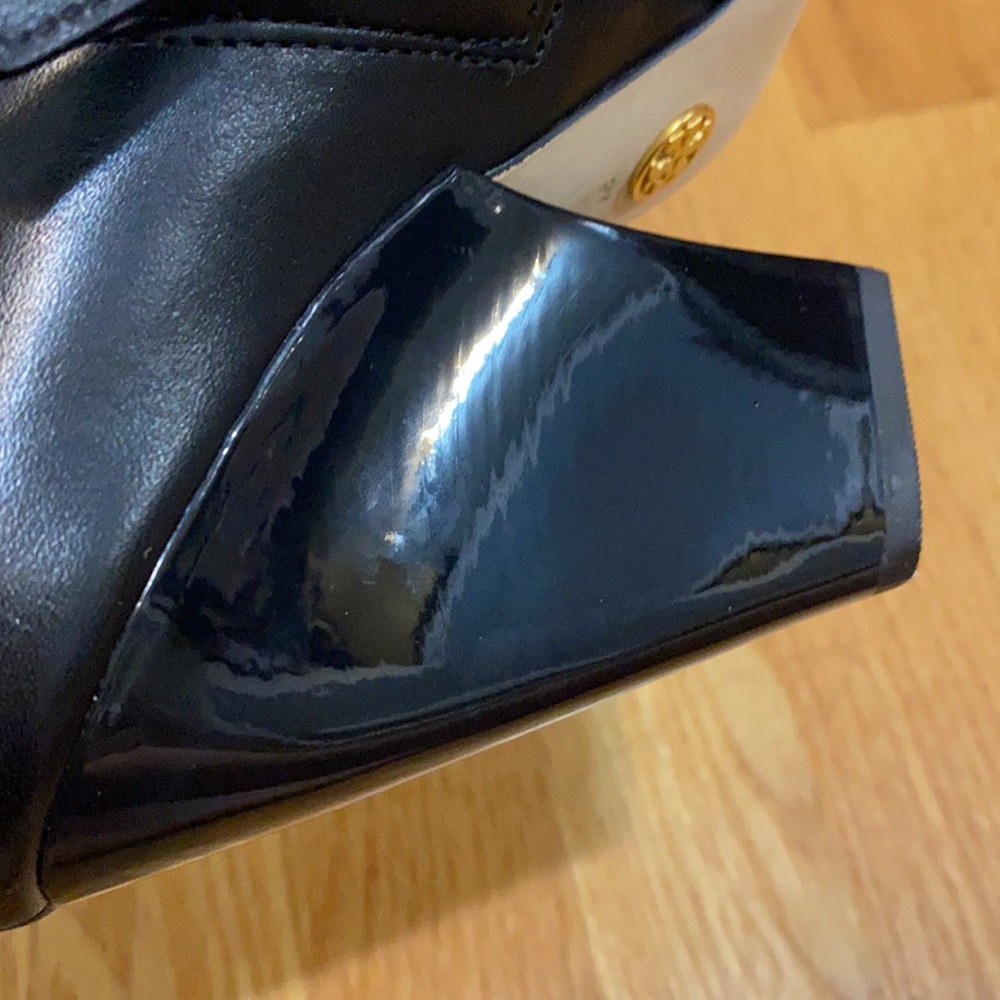 Tory Burch Black Leather Pointed-Toe Ankle Booties - Picture 4 of 15